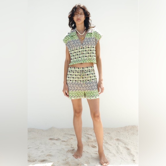 Zara Elastic Waist Printed Short - Picture 2 of 3